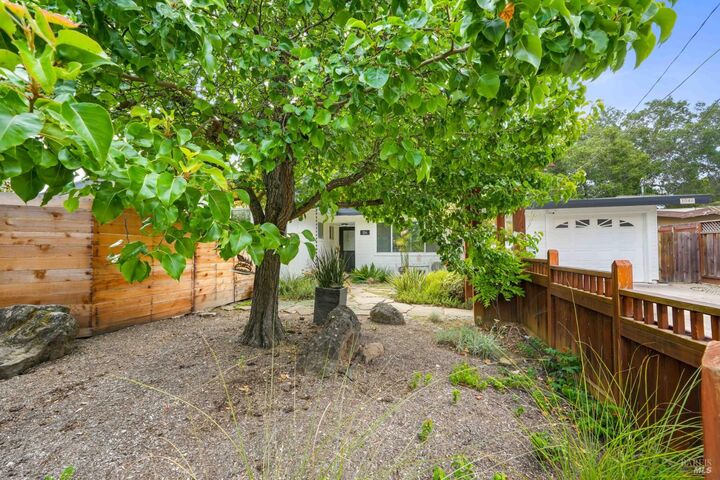 Property Photo: 104 Lobo Vista CA 94947