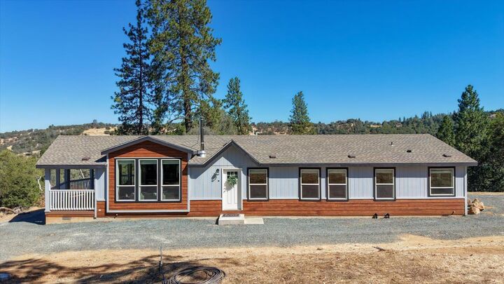Property Photo:  12220 Meadow View Way  CA 95975 