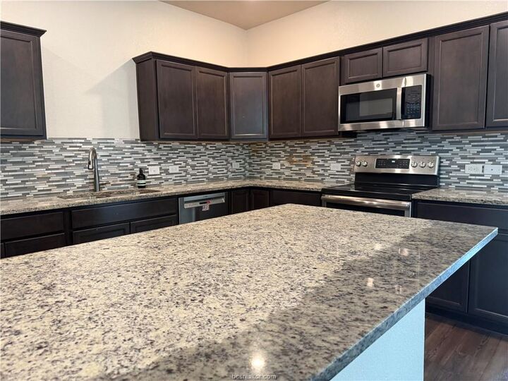 Property Photo:  2425 Chinook Way  TX 77845 