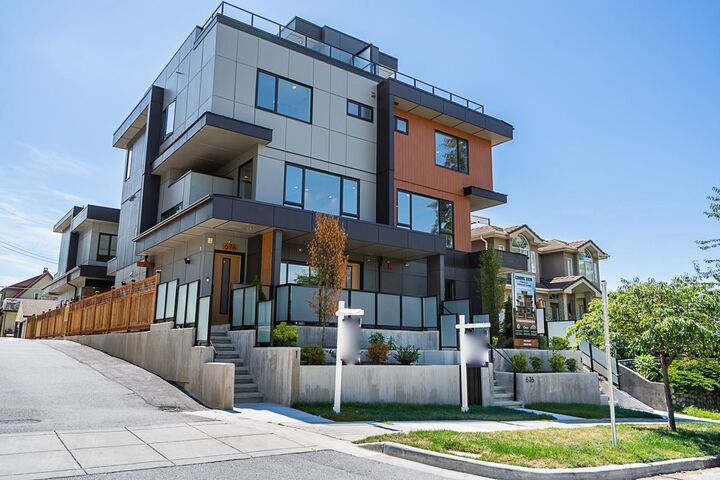 Property Photo: 676 E 22nd Avenue 1 BC V5V 1V4