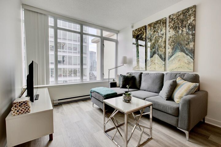 Property Photo: 610 Granville Street 2906 BC V6C 3T3