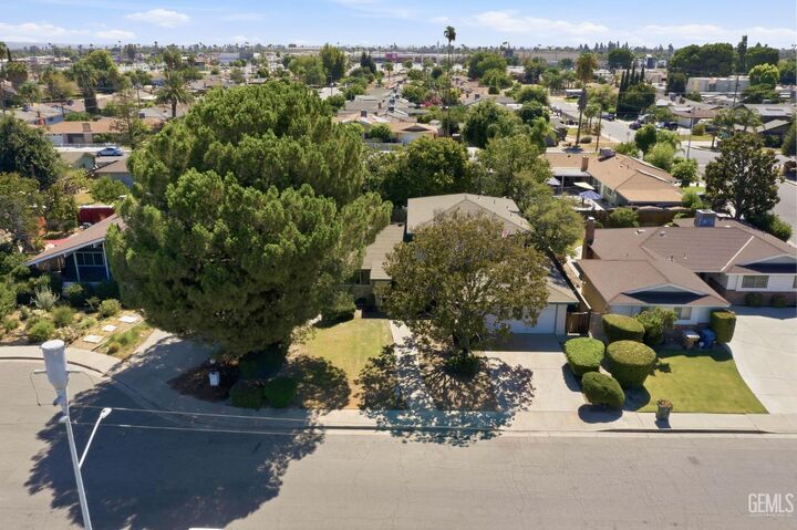 Property Photo: 2004 Juniper Court CA 93309