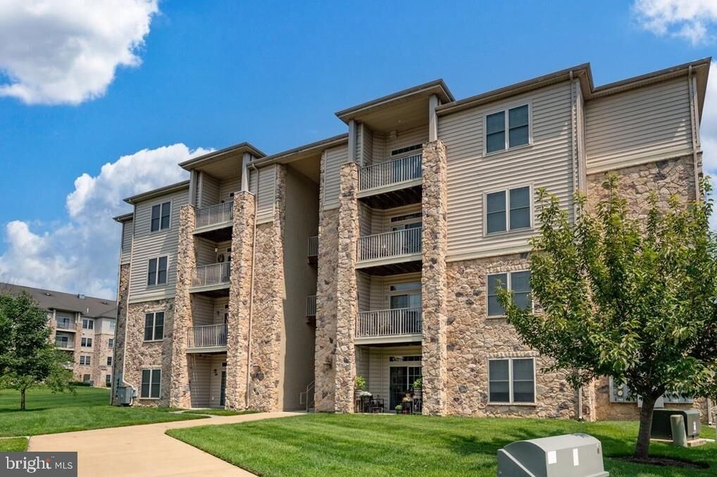 Property Photo:  1000 Fountainview Circle 407  DE 19713 