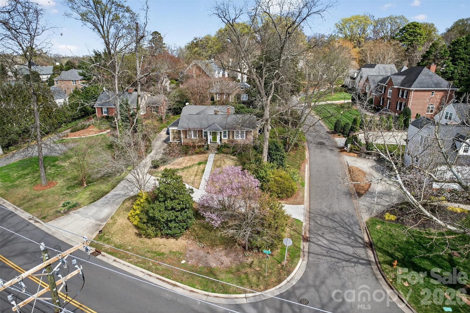 Property Photo: 2527 Sharon Road NC 28211