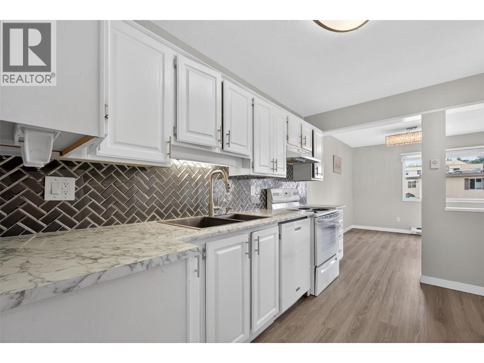 Property Photo: 1610 Gordon Drive 101 BC V1Y 3G9