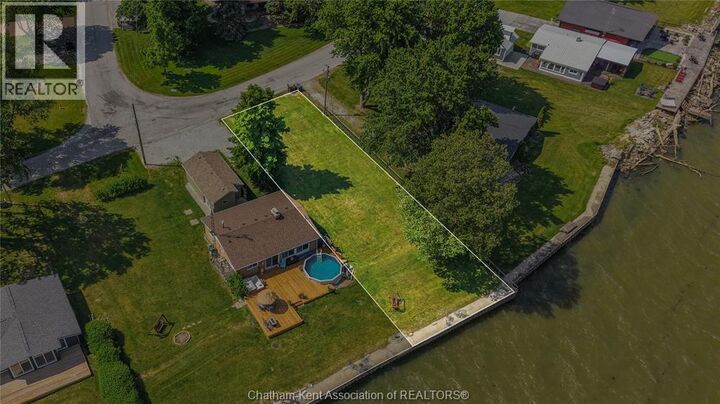 Property Photo:  105 Island Crescent  ON N0P 2L0 