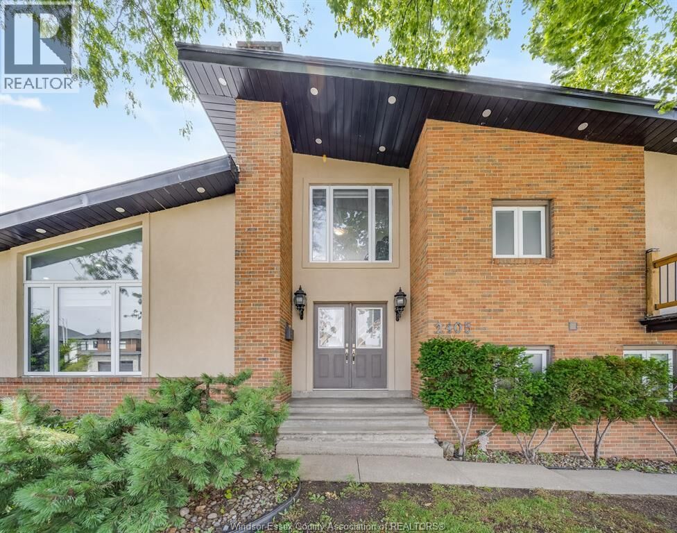 Property Photo: 2405 Roxborough Boulevard ON N9E 2Z7