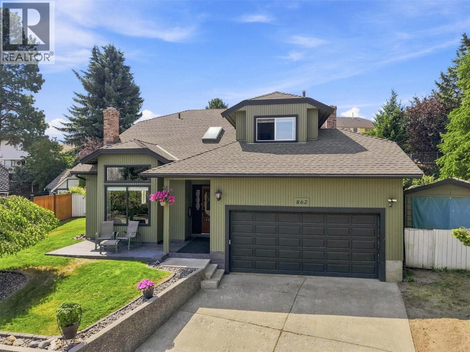 Photo de la propriété:  862 Greybriar Court  BC V1S 1K5 