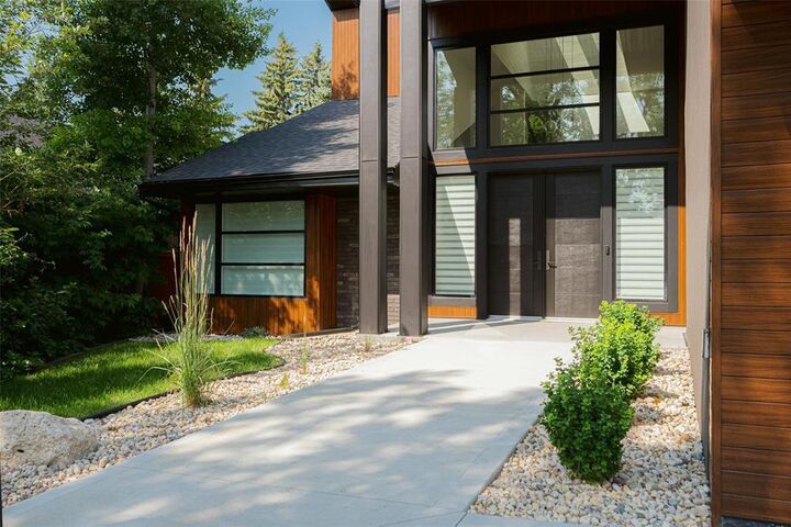Property Photo: 67 Dunbar Crescent MB R3P 0W8