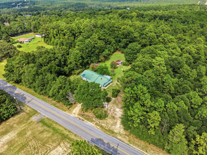 Property Photo: 2601 Lake Silver Road FL 32536