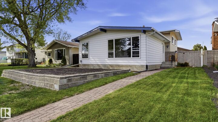 Property Photo:  7 Beechmont Avenue  AB T7X 1E6 