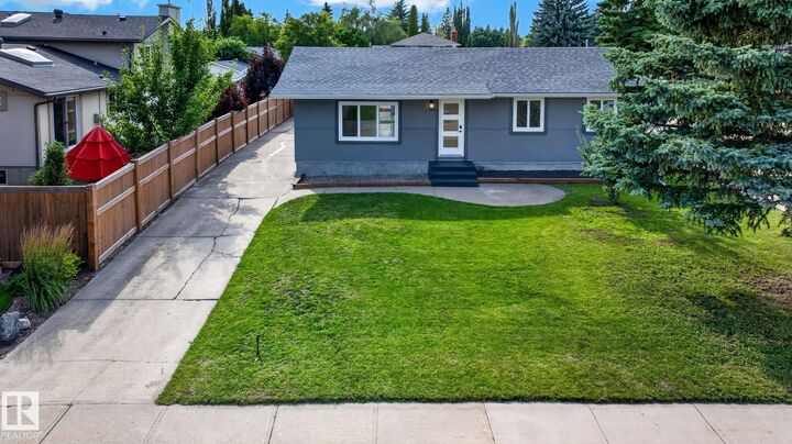 Property Photo:  4 Glacier Crescent  AB T8A 2Y2 