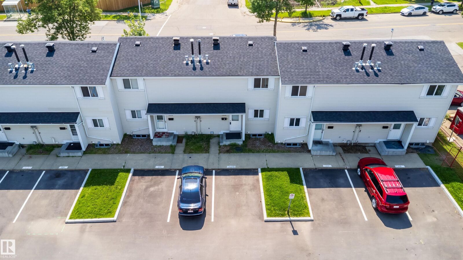 Property Photo:  11432 139 Avenue NW  AB T5X 3L4 