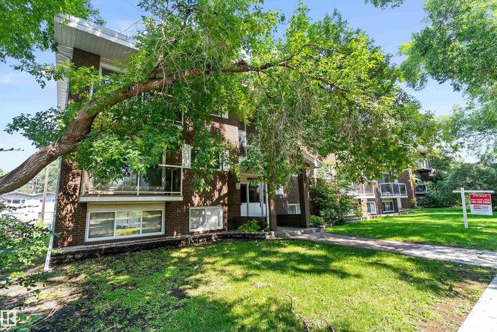 Property Photo:  10720 84 Avenue NW 102  AB T6E 2H9 