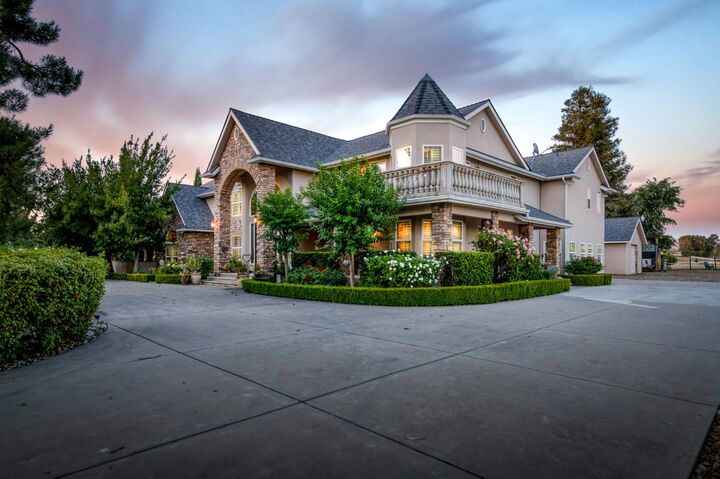 Property Photo:  8584 N Madsen Avenue  CA 93619 