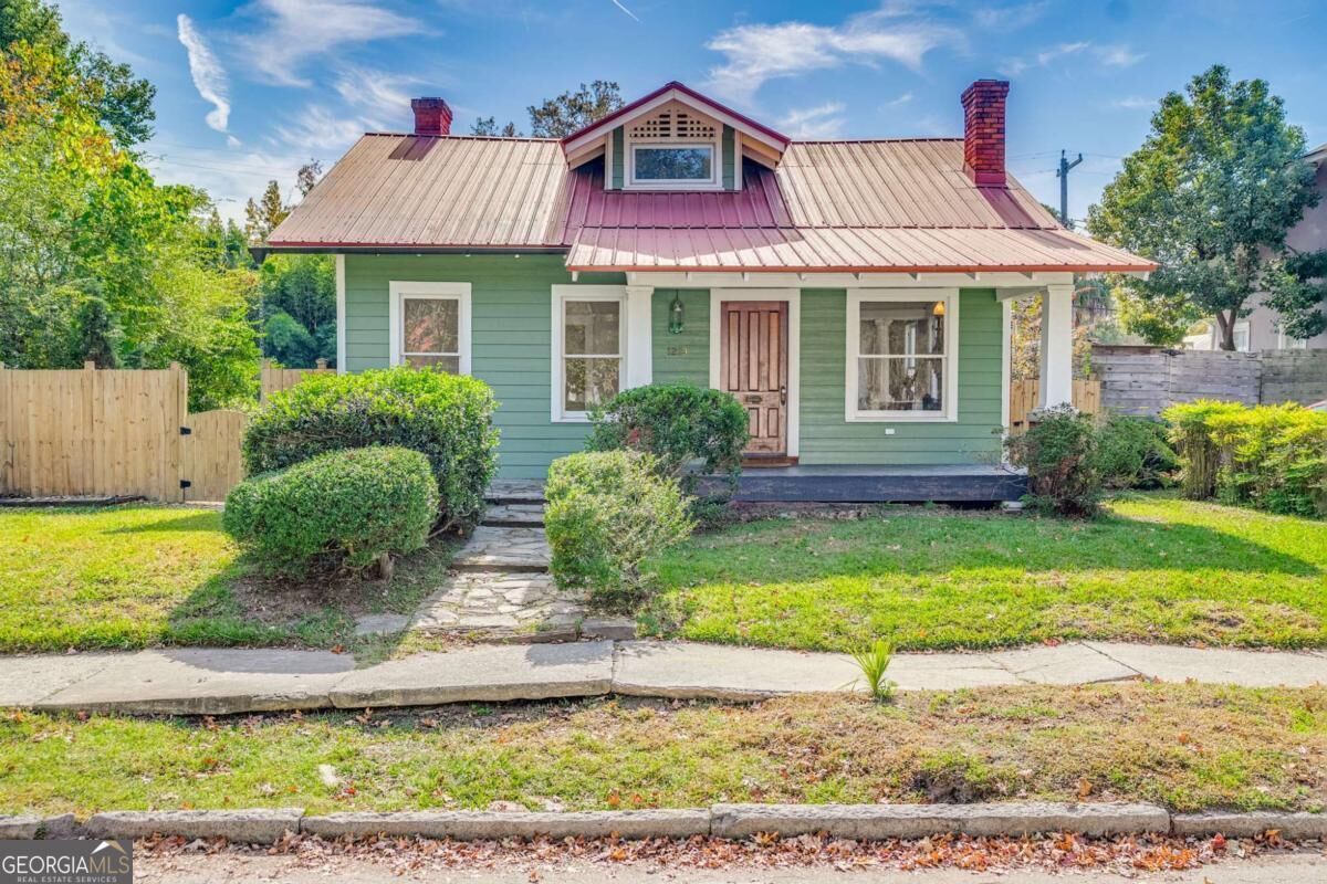 Property Photo: 1219 E 48th Street GA 31404