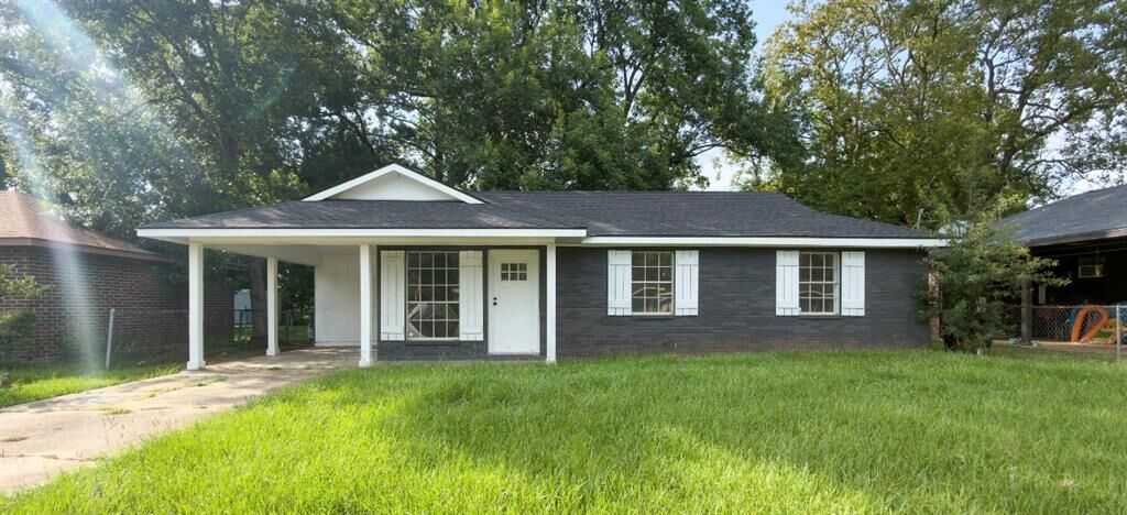 Property Photo:  604 Renee Drive  LA 71302 