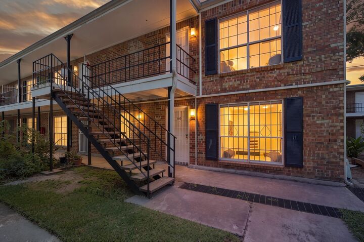 Property Photo: 6305 Westward Street 189 TX 77081