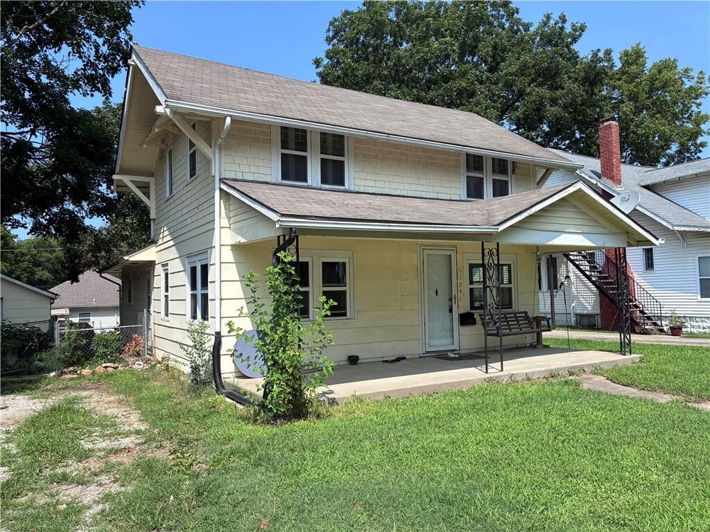 Property Photo:  1104 S Independence N/A  MO 64701 
