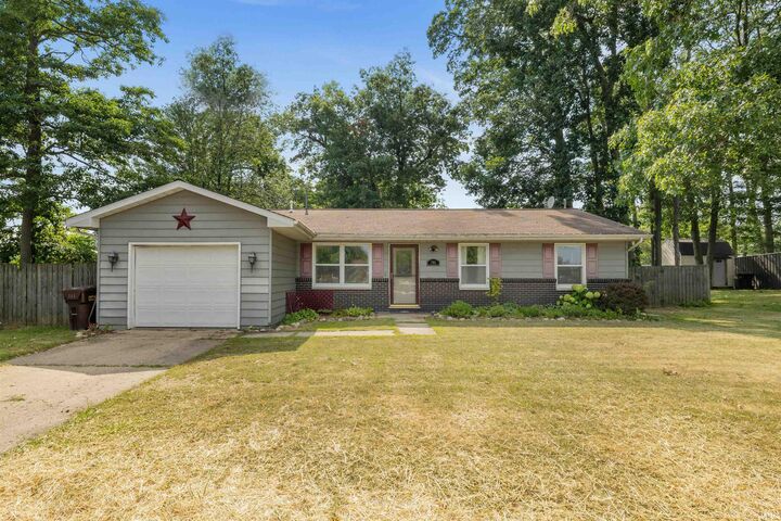 Property Photo: 701 Shawnee Dr Drive IN 46703