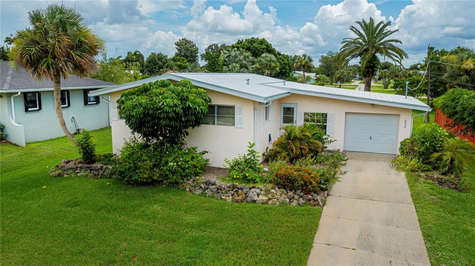Property Photo:  2828 Magnolia Way  FL 33950 