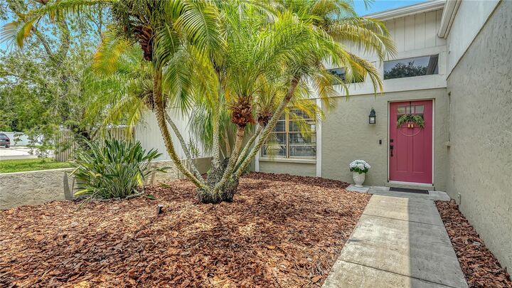 Property Photo: 1551 Georgetowne Lane FL 34232