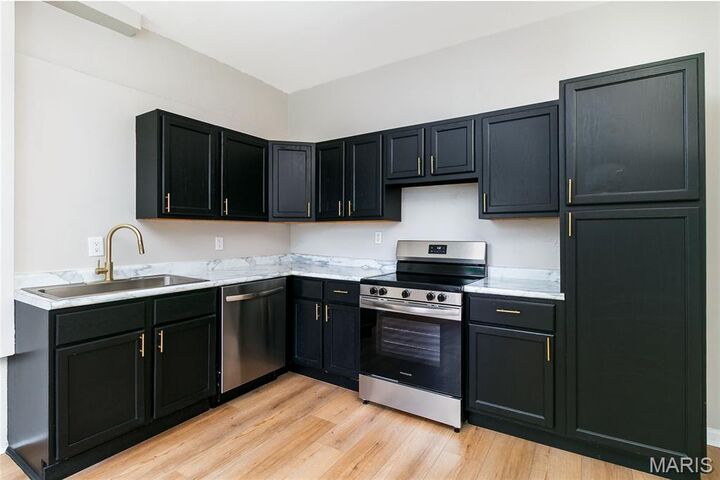 Property Photo:  