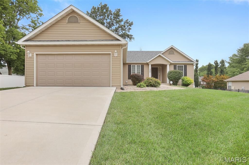Property Photo:  320 Willow Creek Drive  IL 62025 