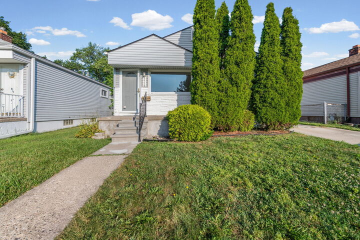 Property Photo: 2478 River Drive MI 48146