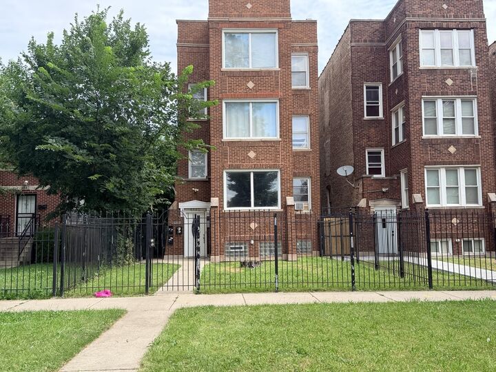 Property Photo:  4640 W West End Avenue  IL 60644 