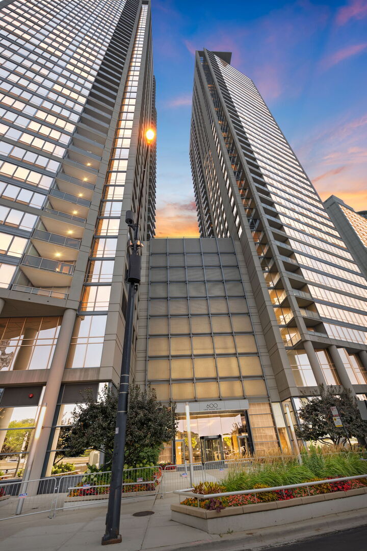 Property Photo: 600 N Lake Shore Drive 1411 IL 60611