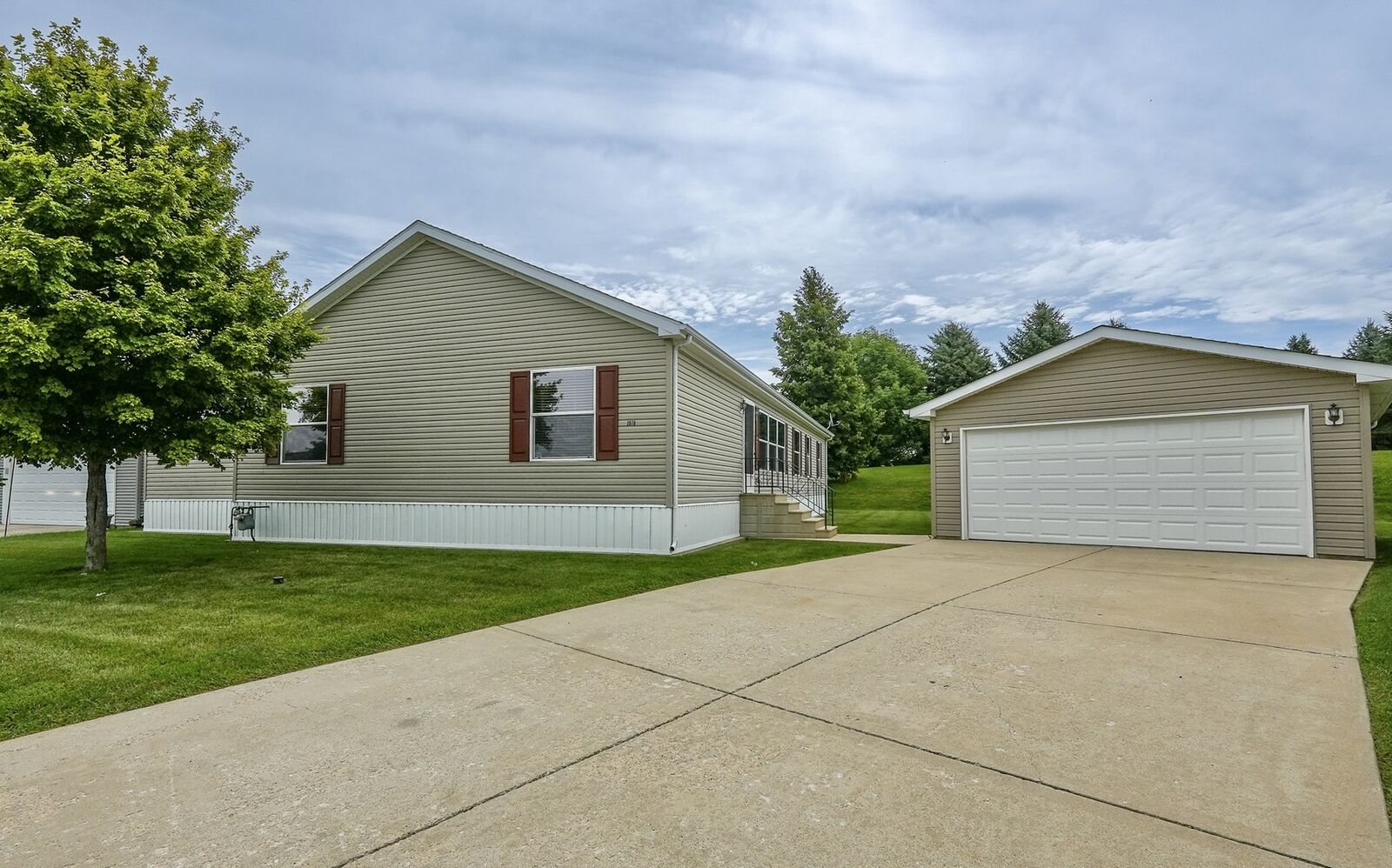 Property Photo: 1078 Aspen Drive IL 60950