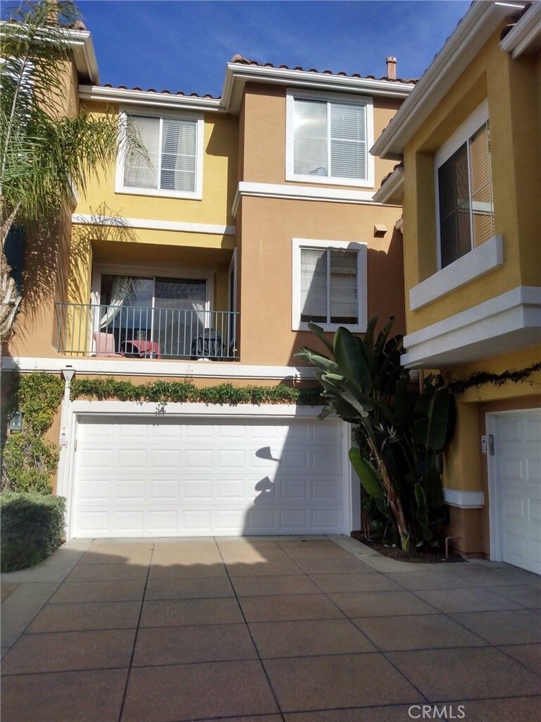 Property Photo:  402 Marinella Aisle  CA 92606 