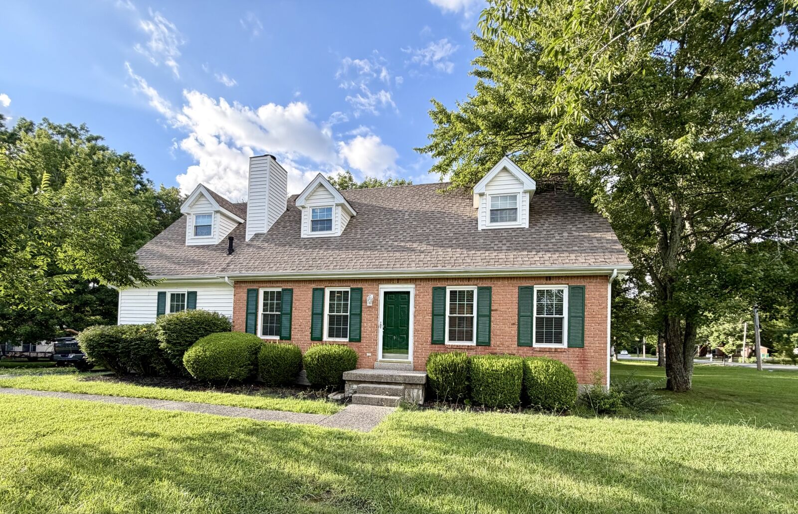 Property Photo: 302 Rolling Acres Dr TN 37188