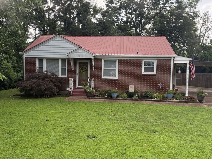 Property Photo: 2113 Geneiva Dr TN 37216