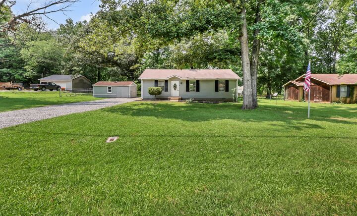 Property Photo:  542 Roselawn Dr  TN 37042 