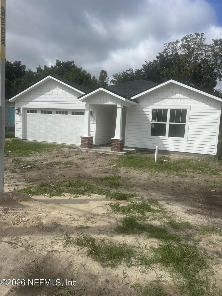 Property Photo: 8239 Berry Avenue FL 32211