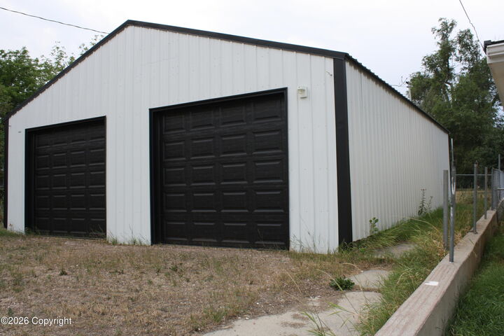 Property Photo: 409 S Osborne Ave WY 82716