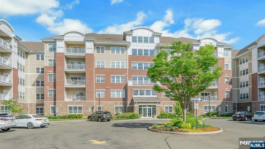 Property Photo:  2202 Warrens Way  NJ 07465 