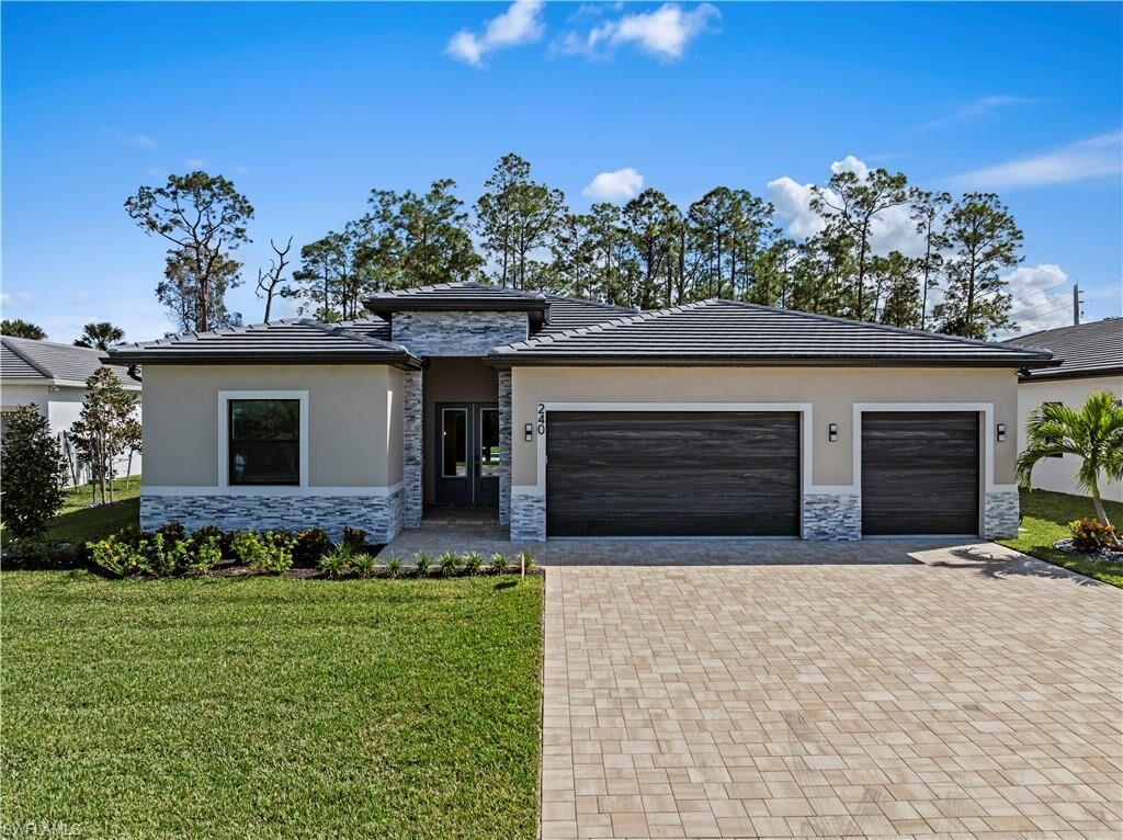 Property Photo:  240 Allamanda Way  FL 34114 