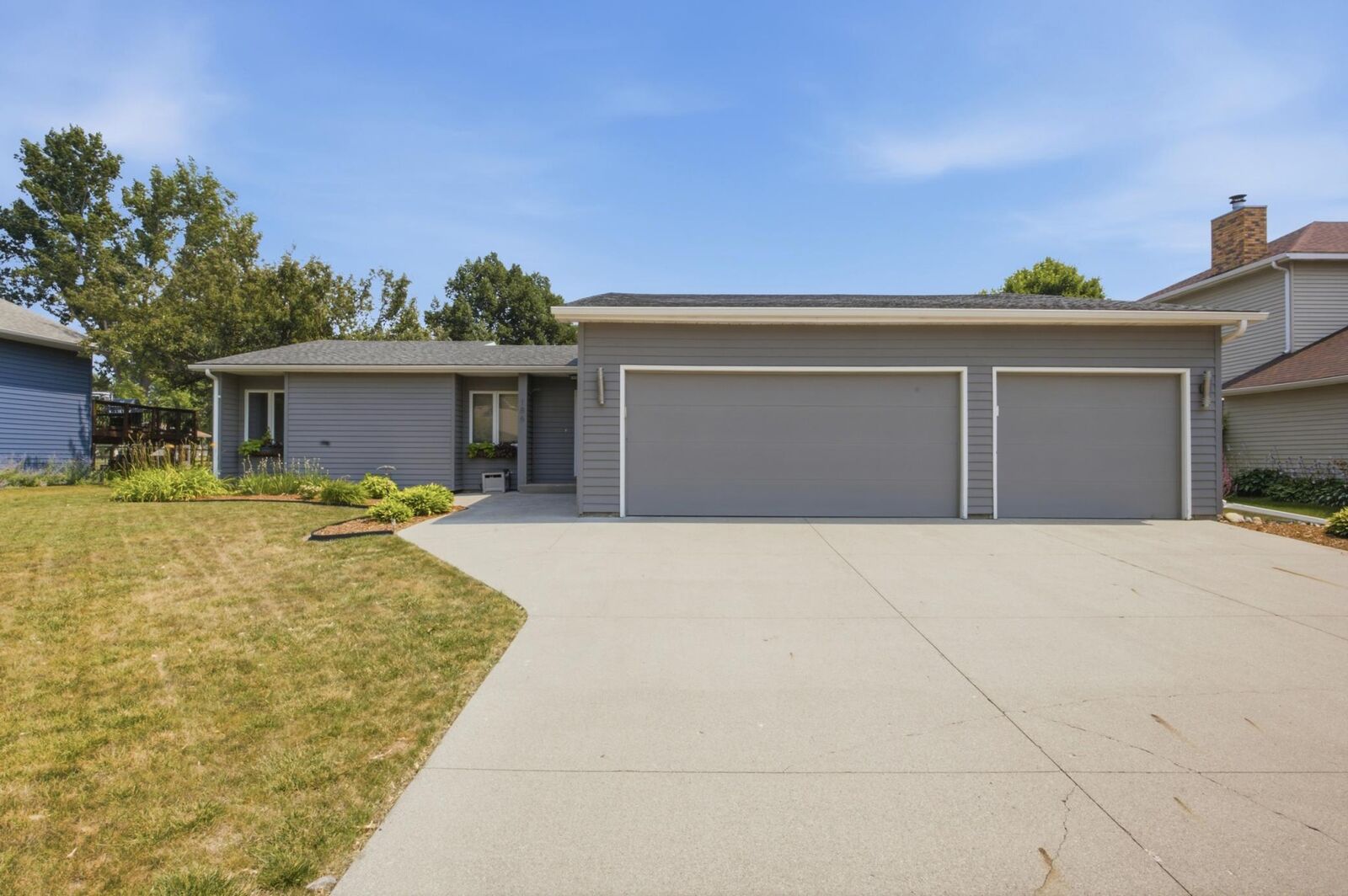 Property Photo:  186 Prairiewood Drive S  ND 58103 