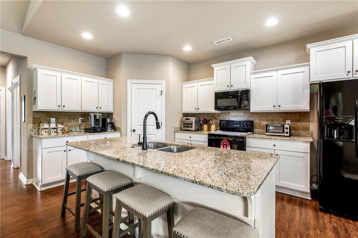 Property Photo:  606 Herron Street  AR 72753 