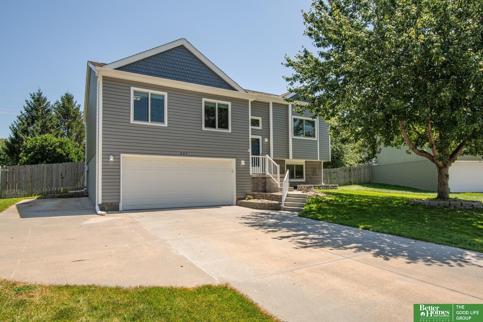 Property Photo:  807 Edgewater Drive  NE 68046 