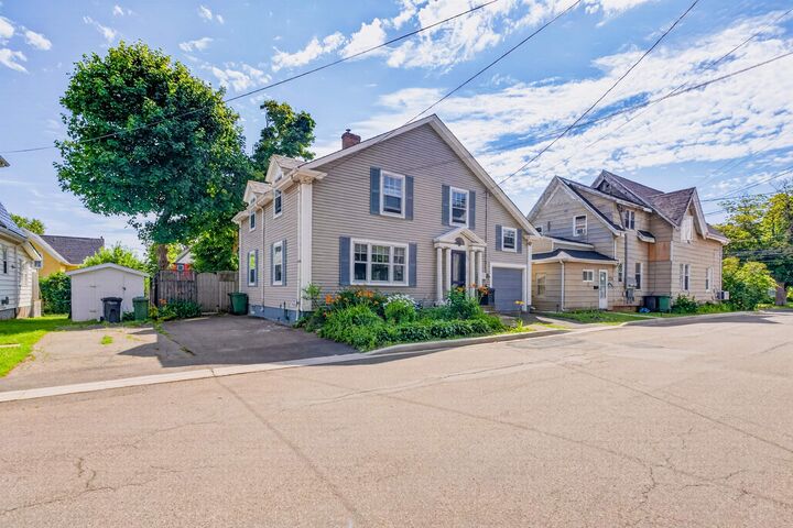 Property Photo:  222 Church Street  PE C1N 1K4 