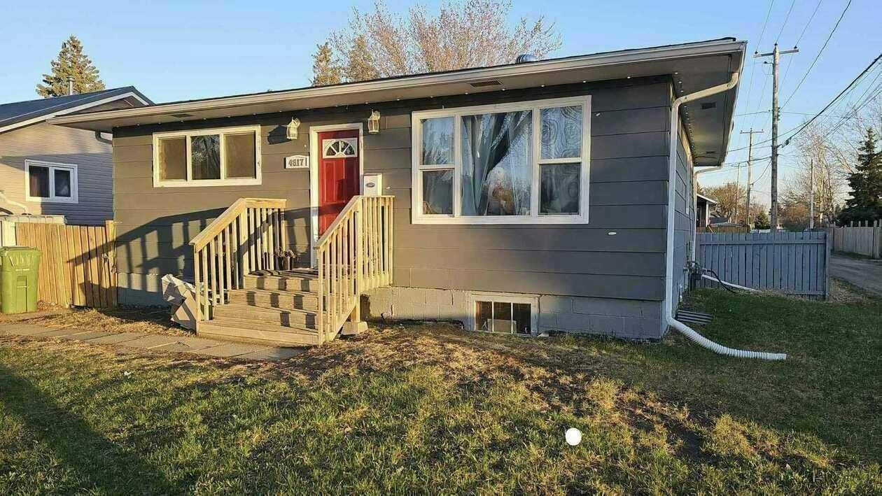 Property Photo: 4817 40 Street SK S9V 0C3