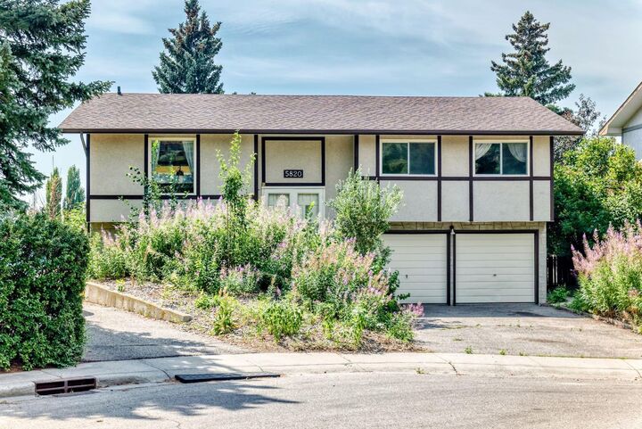 Property Photo: 5820 Dalridge Hill NW AB T3A 1L9