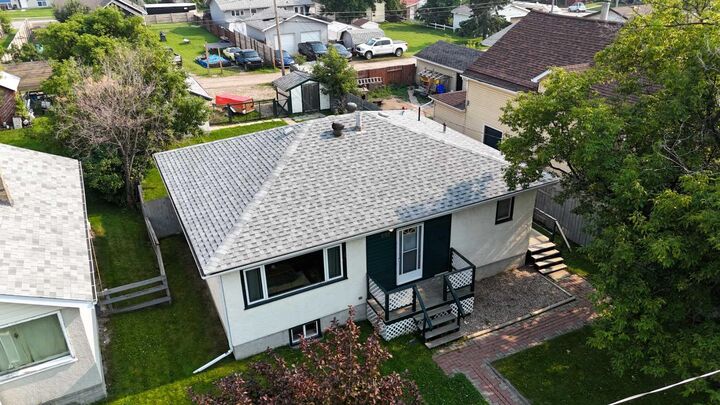Property Photo: 5127 6 Avenue AB T7E 1V6