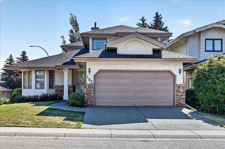 Property Photo:  105 Christie Knoll Heights SW  AB T3H 2V2 