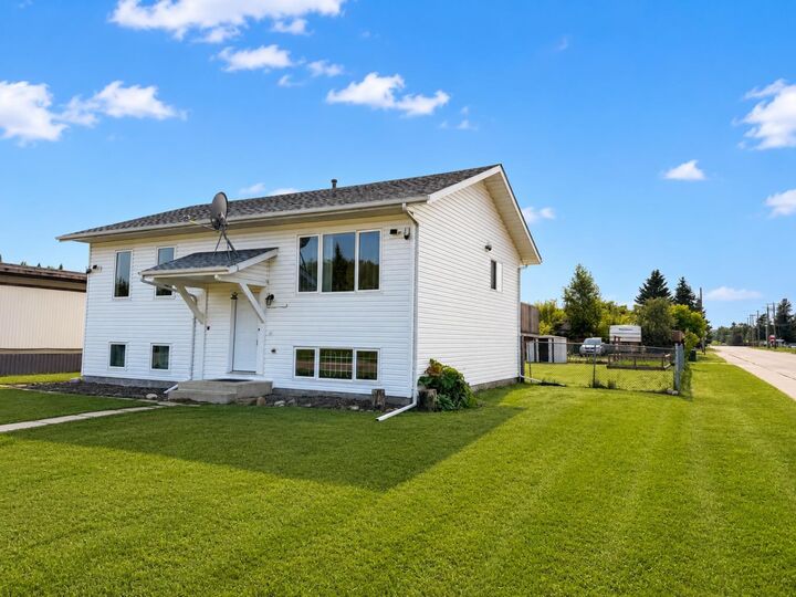 Property Photo: 130 1 Street AB T0E 0B0