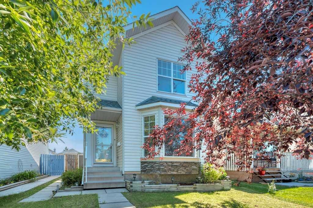 Property Photo:  118 Tarington Close NE  AB T3J 3V8 